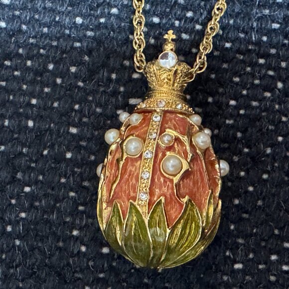 JOAN RIVERS CLASSICS COLLECTIONS Lily of the Valley Egg Pendant with Chain - Picture 7 of 16